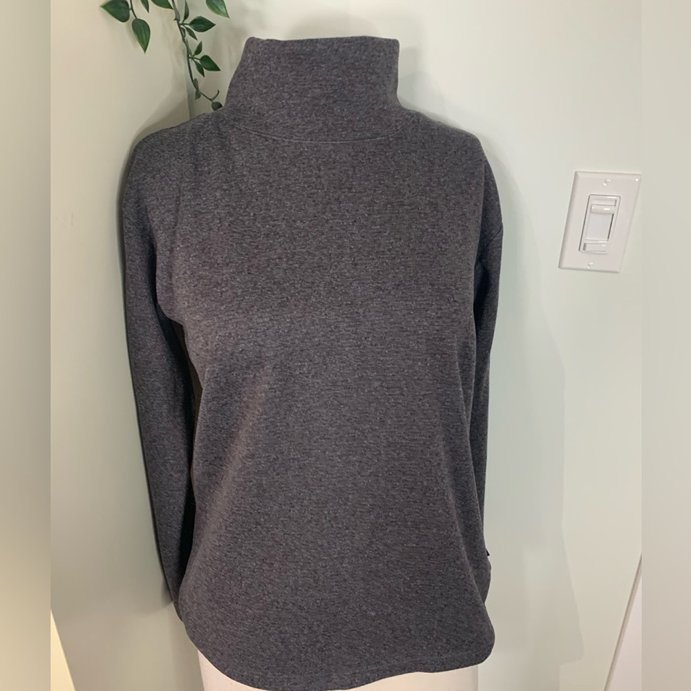 Wind river outdoor sweater Small